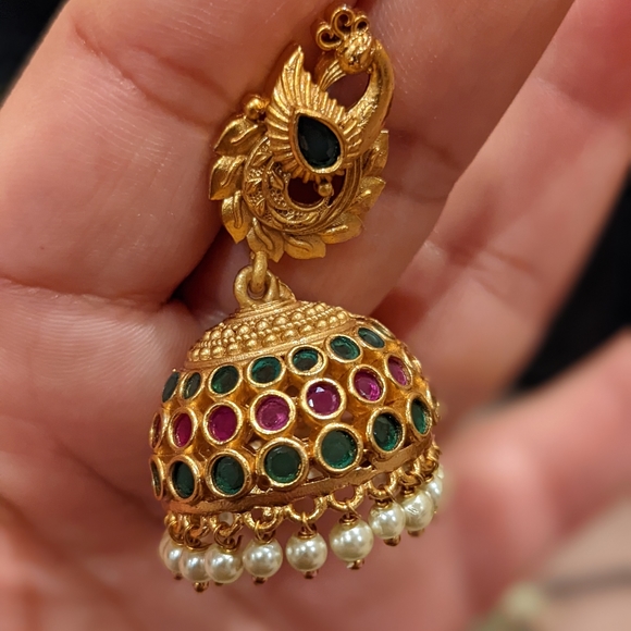 Earrings - Picture 1 of 2